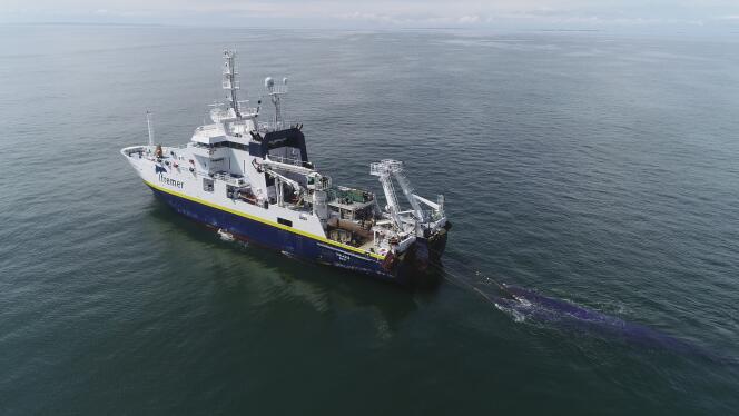 Le « Thalassa », navire océanographique de l’Ifremer, en campagne d’évaluation.